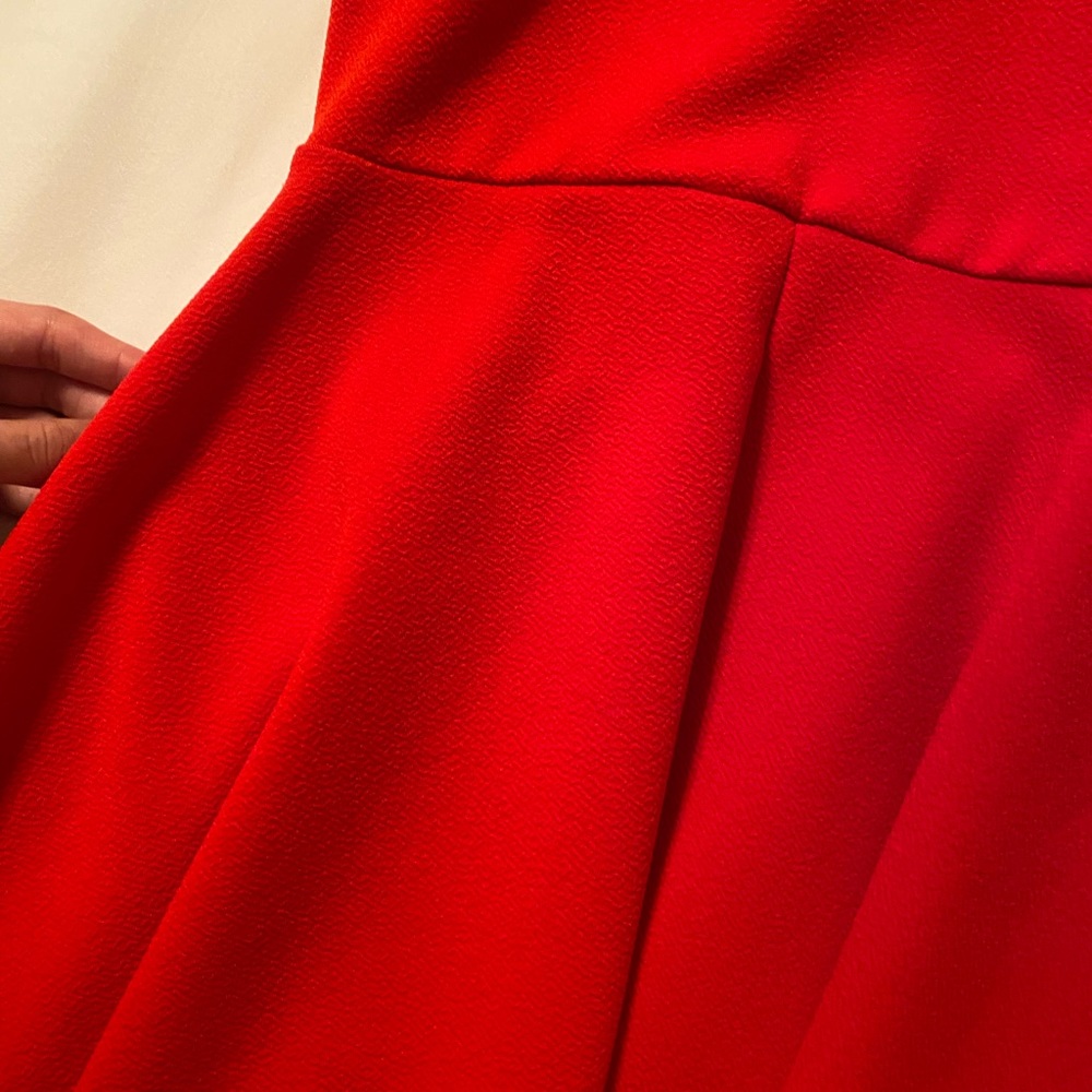 Red Dress - Picture 4 of 6